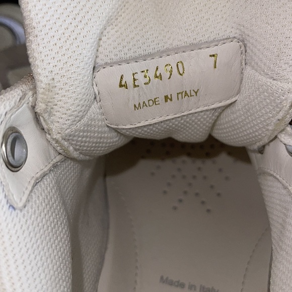 Amazing 🤩 Prada size 7 but fit big like 8 - Picture 5 of 5